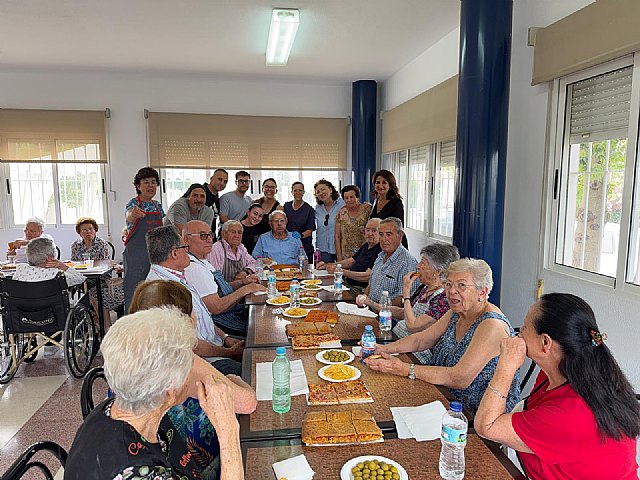 Casi medio centenar de mayores con Alzheimer y otras demencias residentes en pedanías han recibido atención especializada a través del proyecto Acercando Distancias - 2, Foto 2