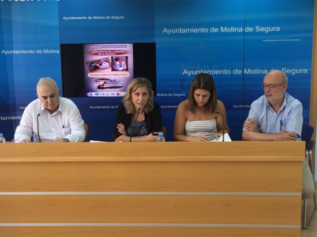 El Ayuntamiento de Molina de Segura presenta una campaña contra el abandono de animales con el lema ¿Abandonarías a alguien de tu familia? - 2, Foto 2