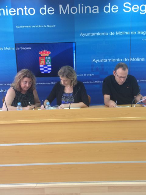 El Ayuntamiento de Molina de Segura firma una adenda al convenio de colaboración con la Asociación Hogar Compartido para el proyecto de vivienda colectiva - 2, Foto 2