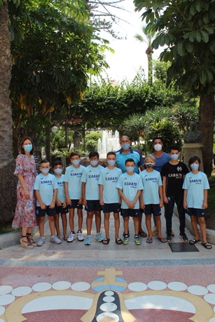 Mari Carmen Moreno, y Cristóbal Casado reciben a representantes del Club Kárate Águilas - 2, Foto 2