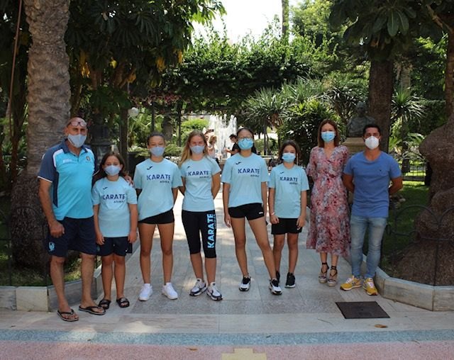 Mari Carmen Moreno, y Cristóbal Casado reciben a representantes del Club Kárate Águilas - 1, Foto 1