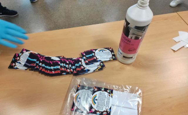 Caravaca distribuye otras 5.400 mascarillas en casco urbano y pedanías dirigidas preferentemente a vecinos mayores de 65 años - 1, Foto 1