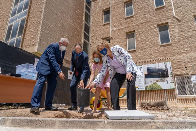 Comienzan las obras de la nueva residencia universitaria en el antiguo edificio administrativo - 1, Foto 1