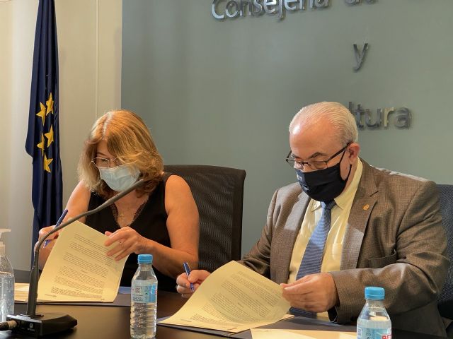 Firma del Convenio 2021 entre la Consejería de Educación y la UCAM - 1, Foto 1