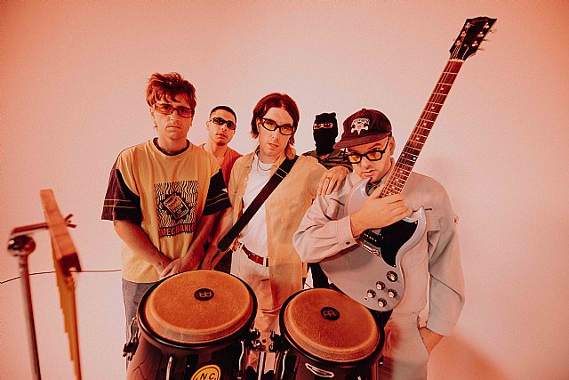 Novedades Carminha homenajean los míticos lyric vídeos con el clip de Típica cara - 1, Foto 1