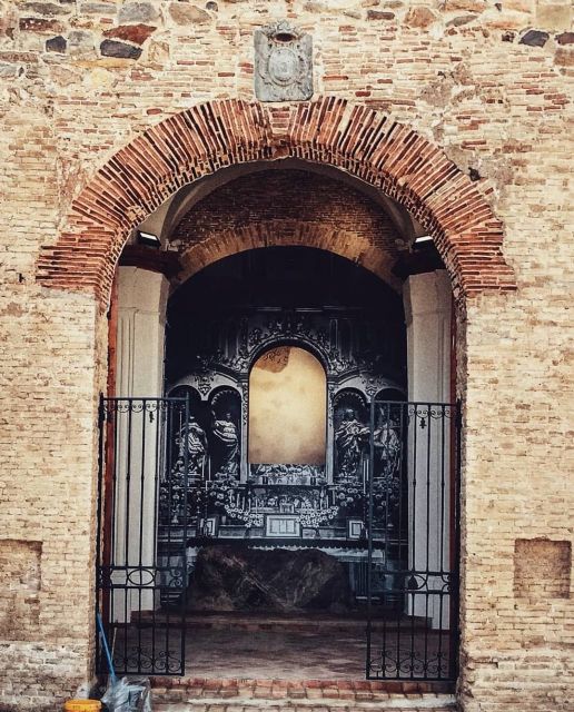 MC: Tres años después, el Gobierno ´resuelve´ la recuperación de la Capilla del Concejo instalando un póster - 1, Foto 1