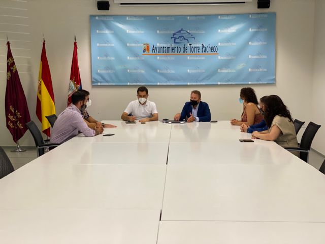 El Alcalde de Torre Pacheco se reúne con el Diputado del Grupo Socialista miembro la Comisión de Deportes del Congreso - 1, Foto 1