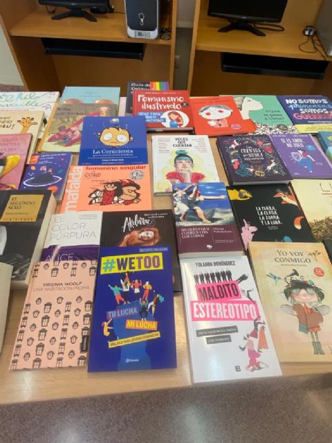 La Biblioteca municipal de Puerto Lumbreras incorpora medio centenar de libros de temática sobre igualdad y diversidad - 1, Foto 1