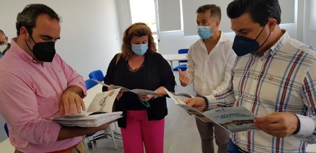 Hidrogea muestra al alcalde Luengo el parque inundable de la laguna de La Mata como solución a la llegada de aguas pluviales al Mar Menor en los periodos de fuertes lluvias - 2, Foto 2