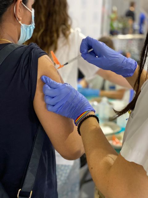 2.706 personas de 20 a 29 años reciben su primera dosis de la vacuna contra la COVID-19 en Torre Pacheco - 3, Foto 3