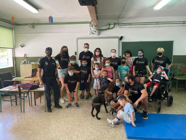 La Policía Local de Mazarrón visita la Escuela de Verano Inclusiva de D´Genes en este municipio - 4, Foto 4