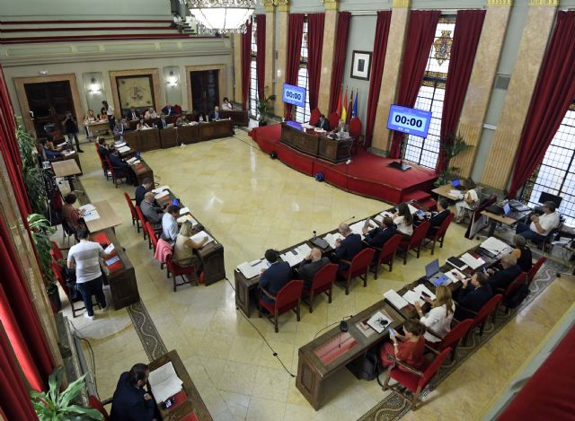 Murcia insta al Gobierno Regional a que complemente en un 30% la ayuda que el Gobierno de España concederá para abaratar el transporte público - 1, Foto 1