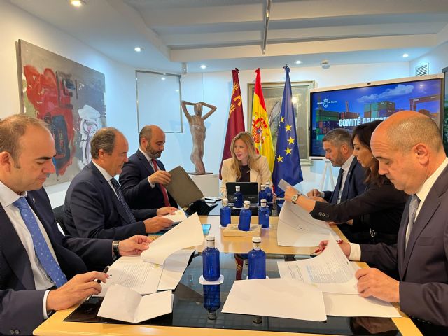 El Gobierno regional confía en que los aranceles cero del acuerdo UE-Estados Unidos incluyan productos clave del sector agroalimentario - 1, Foto 1