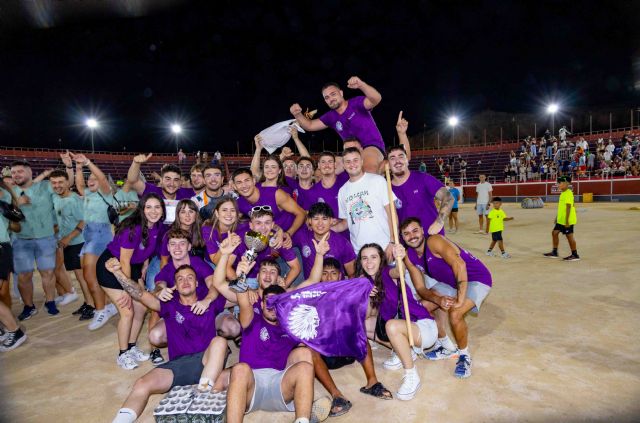 Las peñas de Calasparra se disputan, con divertidas pruebas, el Grand Prix con una impresionante entrada en la plaza de toros - 1, Foto 1
