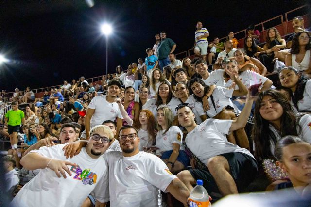 Las peñas de Calasparra se disputan, con divertidas pruebas, el Grand Prix con una impresionante entrada en la plaza de toros - 2, Foto 2
