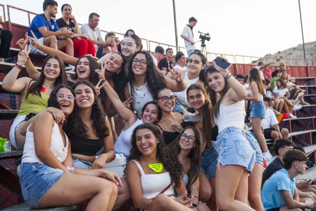 Las peñas de Calasparra se disputan, con divertidas pruebas, el Grand Prix con una impresionante entrada en la plaza de toros - 4, Foto 4