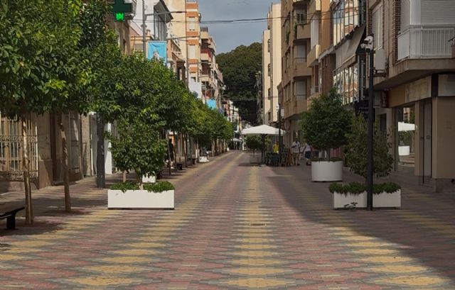 Trece meses después de la propuesta del PP: ni toldos, ni sombra. La inacción del Gobierno socialista castiga a la calle Conde de Aranda - 1, Foto 1