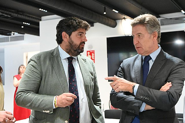 López Miras: Pedro Sánchez vive en el enfrentamiento permanente entre comunidades y lo que tiene que hacer es sentarnos a todos para reformar la financiación - 1, Foto 1