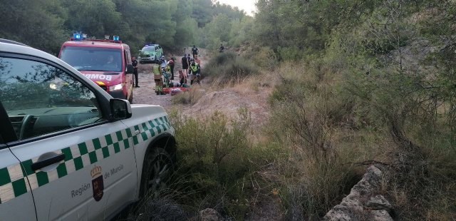 Ciclista herido en una senda de monte cercana a la Ermita del Palmeral en Sangonera La Verde - 1, Foto 1