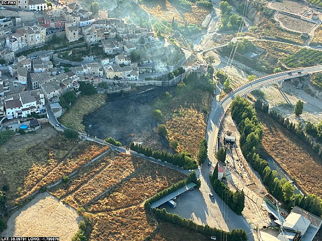 Extinguen un incendio de matorral en Cehegín - 1, Foto 1