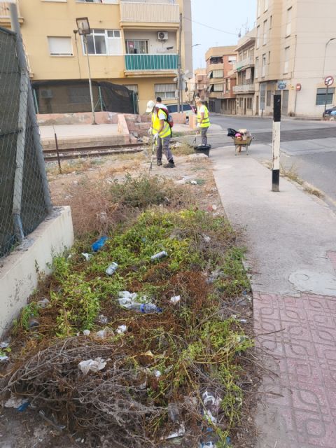 Los alumnos-trabajadores del programa experiencial Águilas Más Limpia retiran más de 120 sacos de residuos en las inmediaciones de la línea del ferrocarril - 4, Foto 4