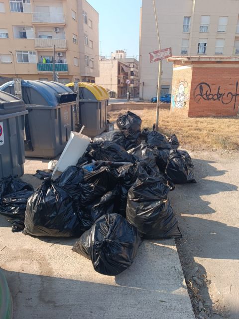 Los alumnos-trabajadores del programa experiencial Águilas Más Limpia retiran más de 120 sacos de residuos en las inmediaciones de la línea del ferrocarril - 5, Foto 5