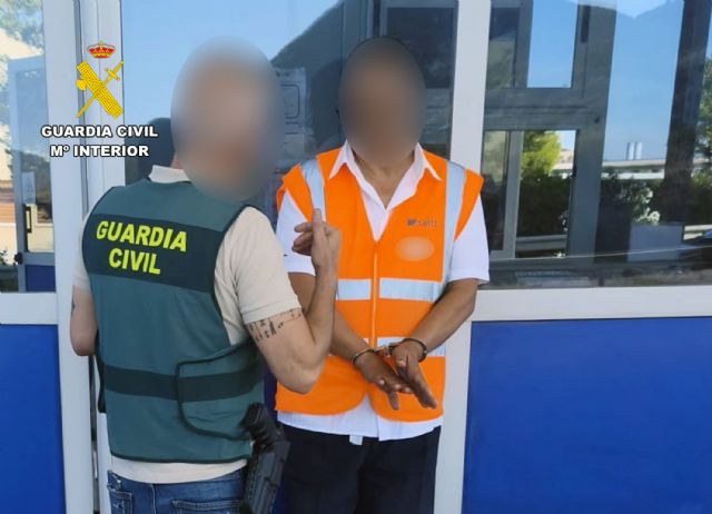 La Guardia Civil detiene a un empleado que estafaba a la empresa concesionaria de la Autopista AP-7 - 4, Foto 4