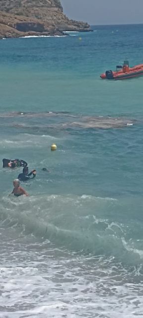 El PCAN denuncia el enfado de los bañistas por la gran suciedad que presenta el agua de la playa de El Portús - 5, Foto 5