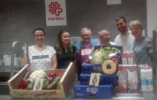 Entrega de alimentos de la Cofradía de San Ginés de la Jara al Comedor Caritas - 1, Foto 1