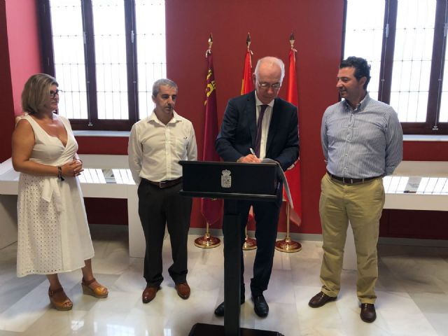 Un protocolo entre el Ayuntamiento, la FREMM y la Escuela de Arte permitirá convertir neumáticos usados en joyas y obras artísticas - 3, Foto 3