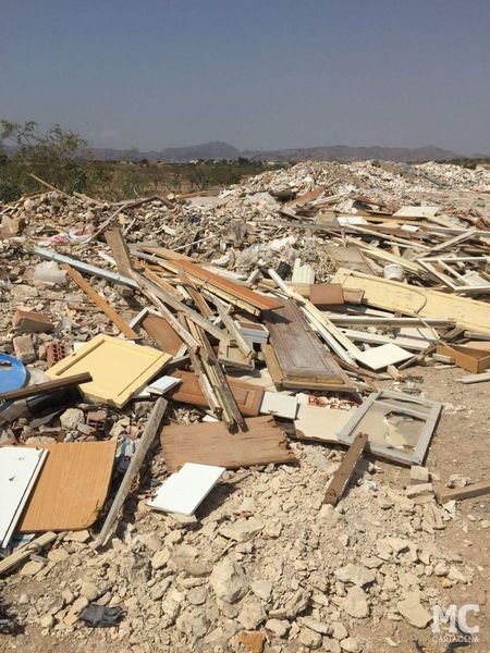 MC Cartagena denunciará el arrojo ilegal de escombros en la Rambla de Benipila a su paso por el Paraje de Los Segados - 1, Foto 1