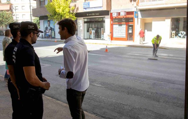 El Ayuntamiento de Caravaca pone en marcha un plan especial para renovar la señalización horizontal de calles y travesías del municipio - 1, Foto 1