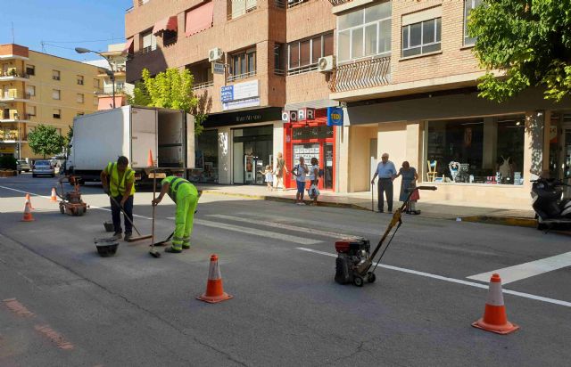 El Ayuntamiento de Caravaca pone en marcha un plan especial para renovar la señalización horizontal de calles y travesías del municipio - 2, Foto 2