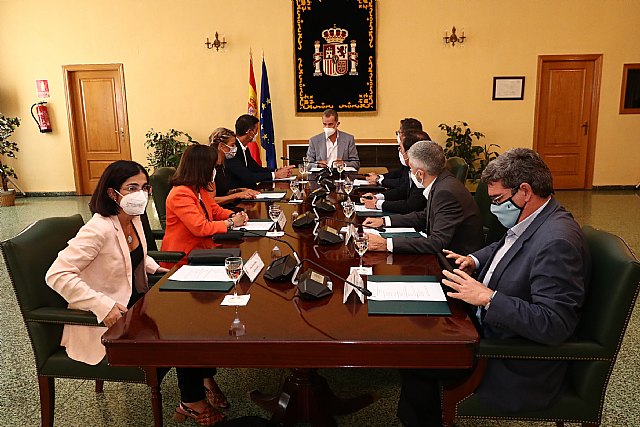 El presidente acompaña al Rey en su visita al dispositivo de acogida temporal para los afganos - 1, Foto 1