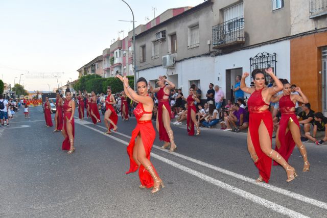 El desfile de carrozas y comparsas congrega a más de 15.000 personas en Las Torres de Cotillas - 2, Foto 2