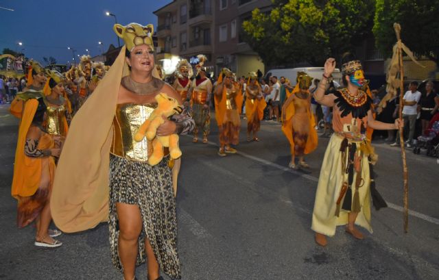El desfile de carrozas y comparsas congrega a más de 15.000 personas en Las Torres de Cotillas - 4, Foto 4