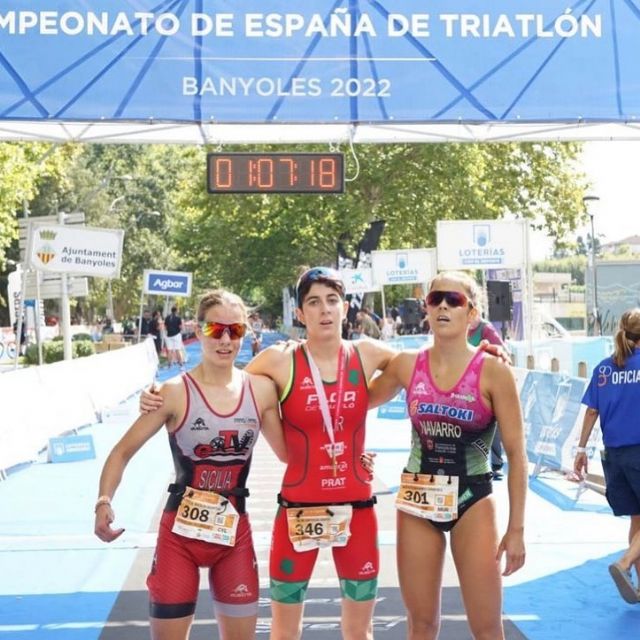 Nieves Navarro consigue el bronce en el Campeonato de España de Triatlón Juvenil celebrado en Bañolas - 1, Foto 1