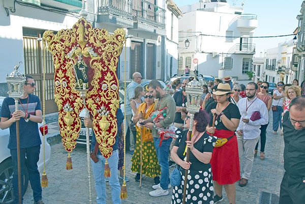 Antonio Campos Ruiz (PSOE) alcalde del Municipio de Alcalá del Río acompañó a los pelegrinos en su discurrir por las calle de localidad - 1, Foto 1