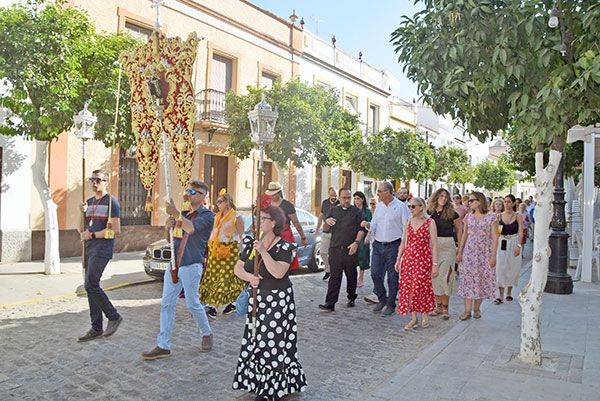 Antonio Campos Ruiz (PSOE) alcalde del Municipio de Alcalá del Río acompañó a los pelegrinos en su discurrir por las calle de localidad - 2, Foto 2