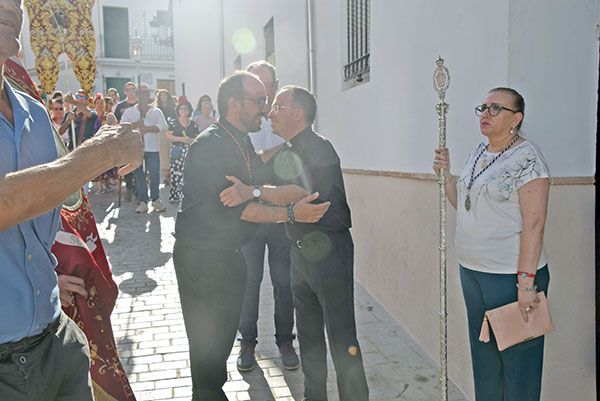 Antonio Campos Ruiz (PSOE) alcalde del Municipio de Alcalá del Río acompañó a los pelegrinos en su discurrir por las calle de localidad - 3, Foto 3