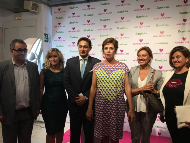 La diseñadora Ágatha Ruiz de la Prada asistió ayer en San Javier a la presentación de su línea de baño disponible en Bastida Interiorismo - 1, Foto 1