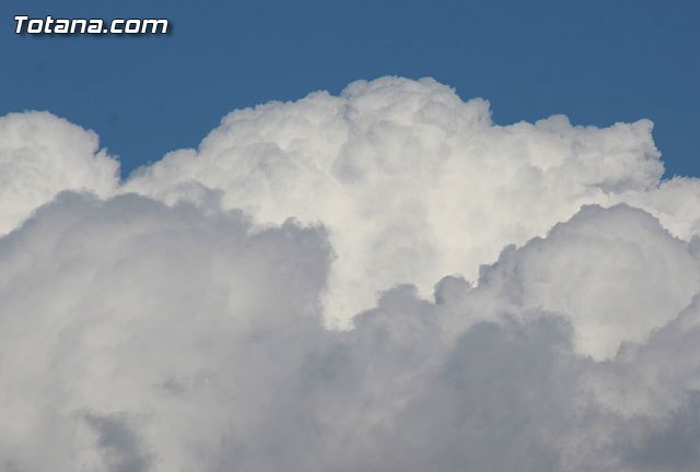 El PSOE cumple con los agricultores y reclama en la Asamblea que se investigue y controle el vuelo de cohetes antigranizo - 1, Foto 1