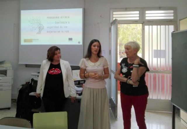 60 mujeres de la Región reciben formación sobre seguridad en redes sociales y ciberacoso a través del proyecto Atenea - 1, Foto 1