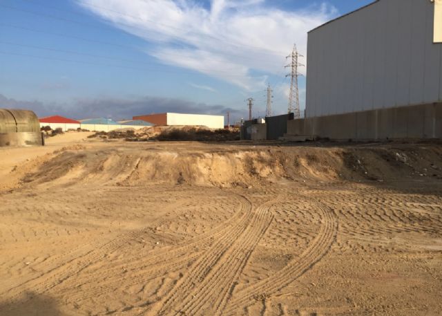 Infraestructuras trabaja en la recuperación de los espacios libres del Polígono Cabezo Beaza - 1, Foto 1