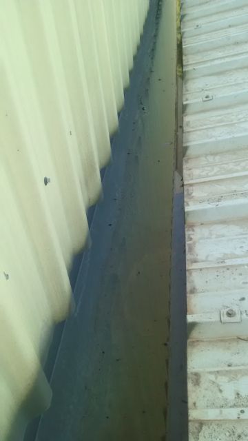 El Ayuntamiento repara las goteras del pabelln Sierra Espuña, Foto 1