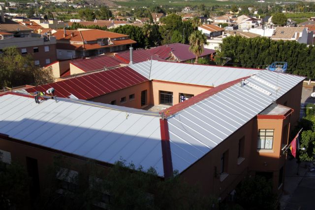 Concluye la instalación de los tejados del colegio Nuestra Señora del Rosario - 1, Foto 1
