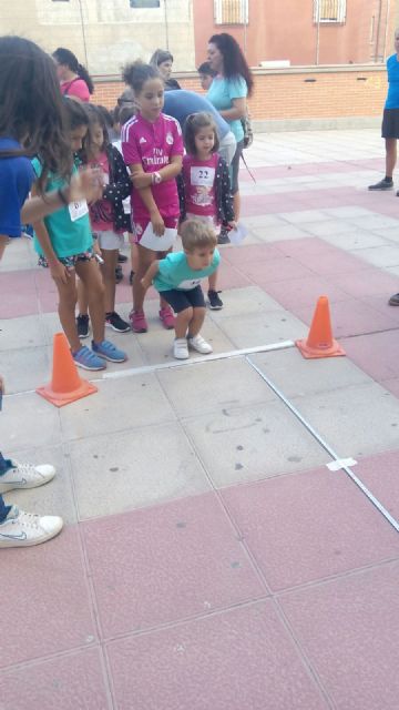 170 niños participan en la sesión de Jugando al Atletismo en la Calle en el Parque de San José, Foto 1