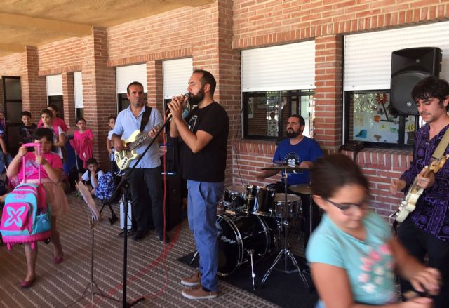 El colegio San José apuesta por la creatividad de los artistas regionales como ejemplo para sus alumnos - 1, Foto 1