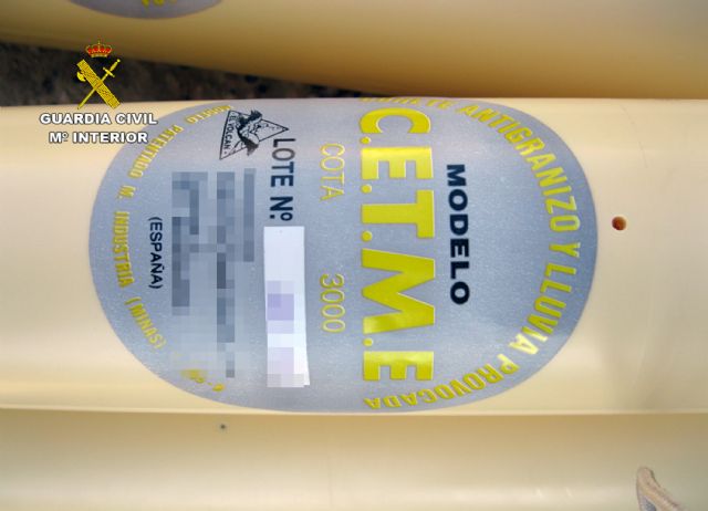 La Guardia Civil desactiva una quincena de cohetes antigranizo hallados en un almacén de Cehegín - 2, Foto 2