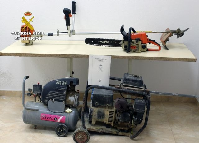 La Guardia Civil detiene en Murcia a dos personas dedicadas a cometer robos en fincas - 1, Foto 1